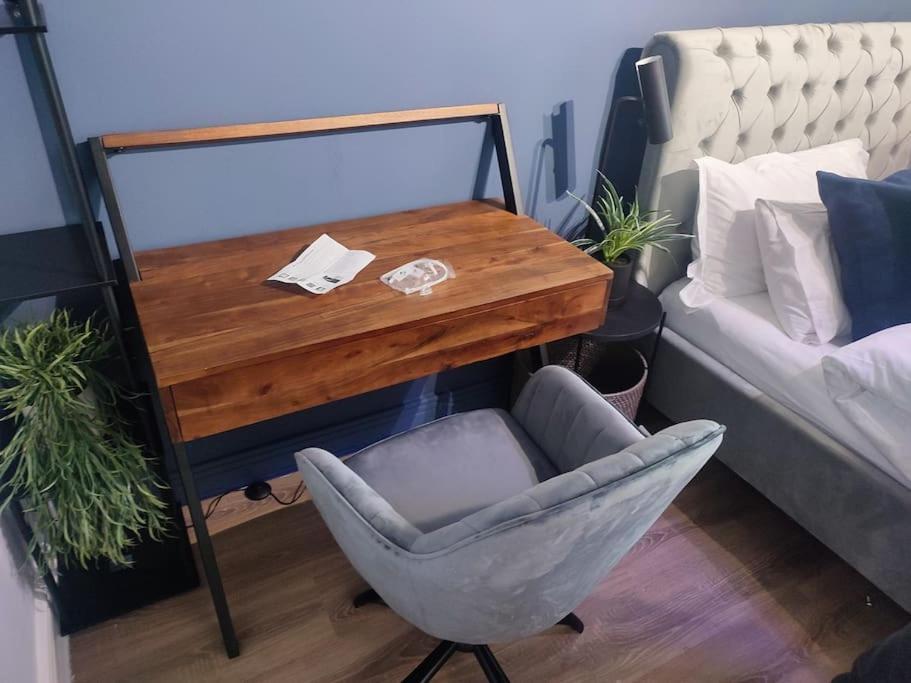 Luxury 3br Apt, Close To Excel, O2, Airport! *