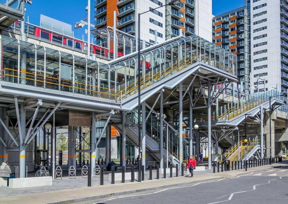 Appartamento Luxury 3br Apt, Close To Excel, O2, Airport! Londra